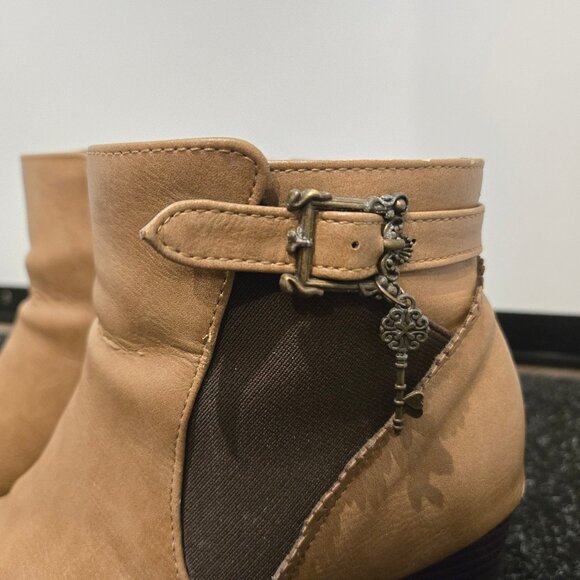 Axes Femme Lolita Scalloped Brown Ankle Booties - Size L, US8 - Picture 2 of 7